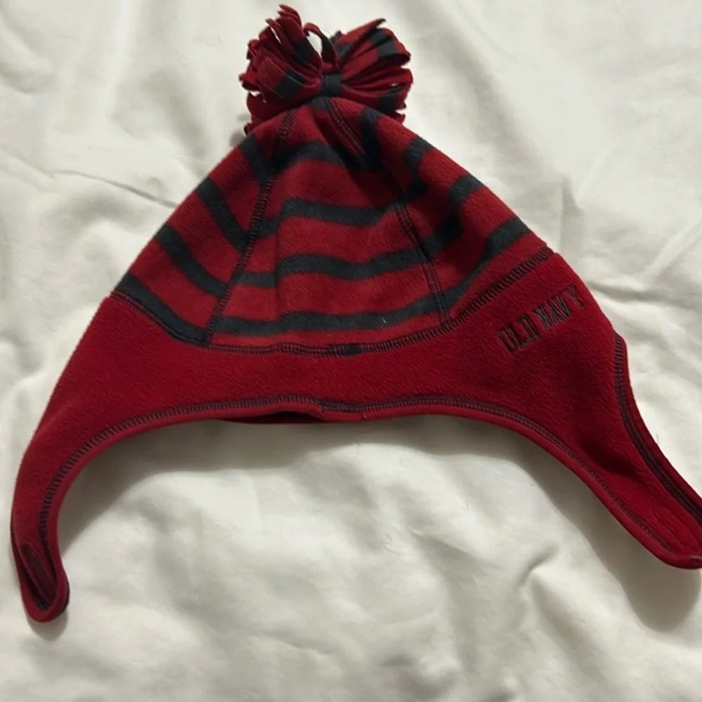 3 old Navy winter hats 💥